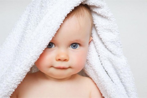 初乳很黄是不是不干净不可以喝？母乳怎么喂养南昌捐卵宝宝？